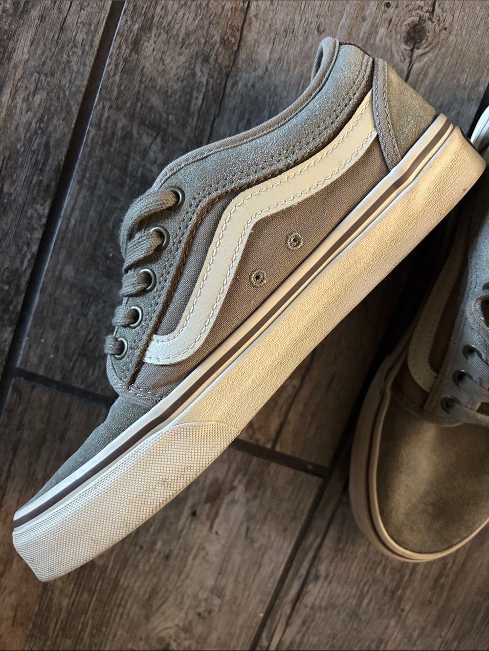Vans Men’s Mid-Top Suede Sneakers in Olive Green - Picture 2 of 4